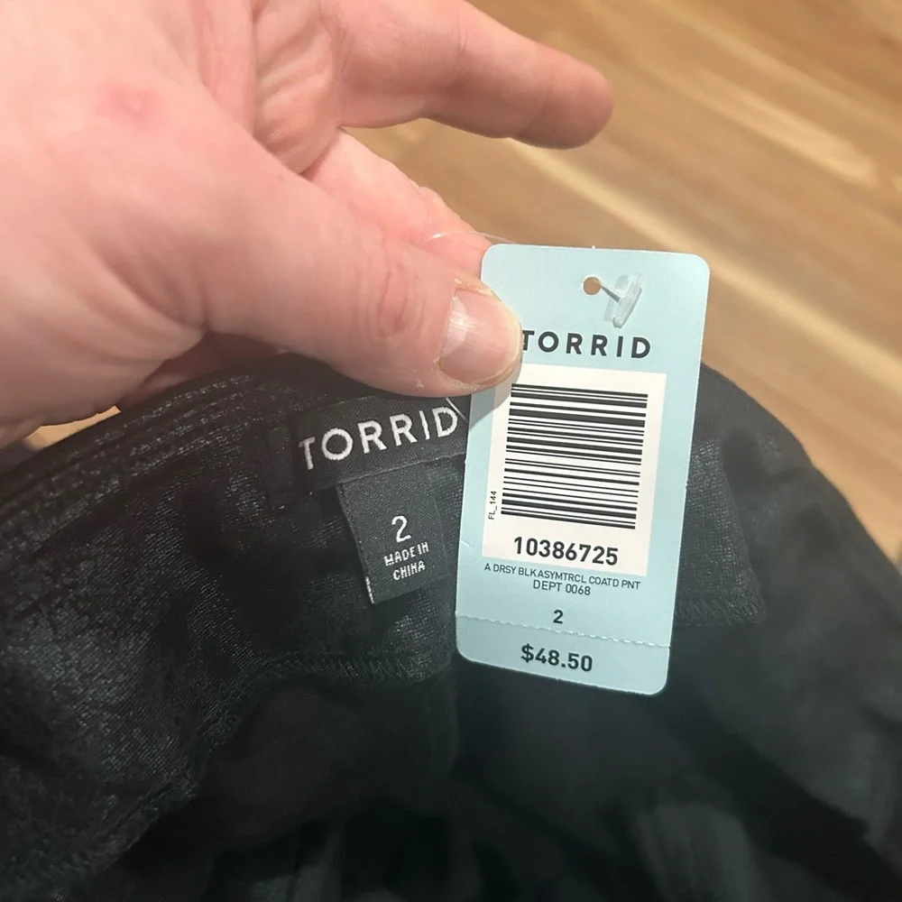 Torrid Elegant Black Zipper NWT Skirt Size 2